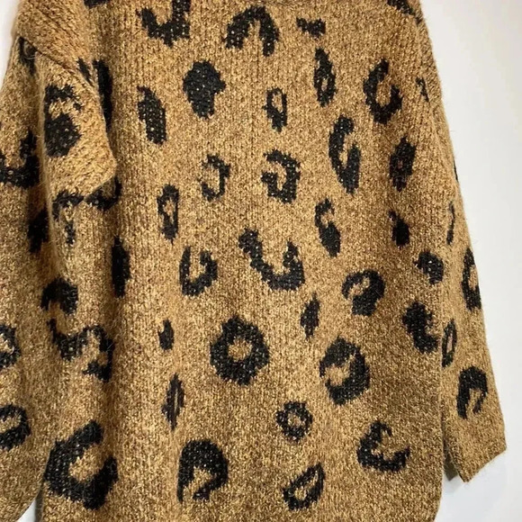 Universal Thread Mock Neck Oversized Pullover Leopard Print Sweater - Picture 5 of 10
